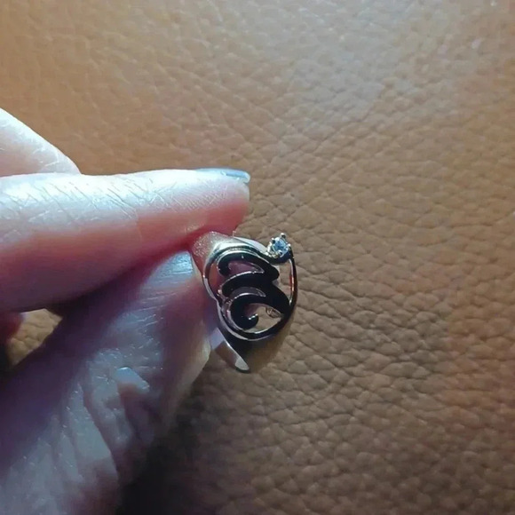 💙🌹Gold-plated letter "W" ring. yellow with faux diamond - Picture 8 of 11